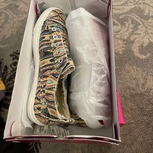 Corky’s size 7. Brand new. Aztec
